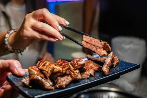 桃園燒肉吃到飽王者！大漠紅奢華升級，夢幻厚切牛舌無限續點。