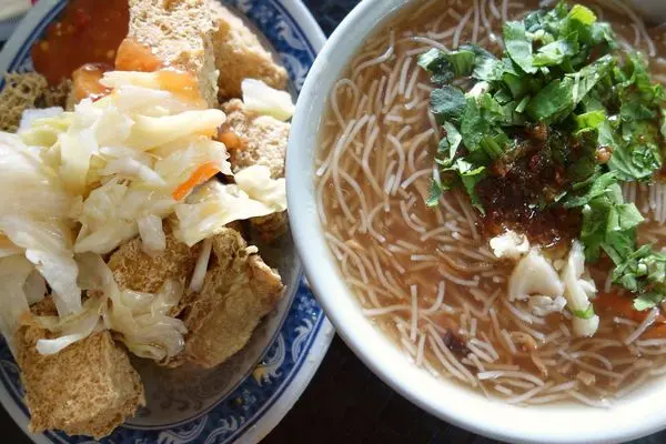 宜蘭(旅遊) 香廚米粉羹 宜蘭小吃必吃這一味 綠色臭豆腐???
