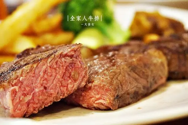 [信義安和站美食] 臨江夜市超高CP值平價炭烤牛排❑全家人碳烤牛排❒ 誰說親民價格，就吃不到頂級牛排？！讓全家人牛排滿足你挑剔的味蕾！ 臨江夜市美食/臨江夜市牛排/信義安和美食/信義安和牛排/捷運淡水