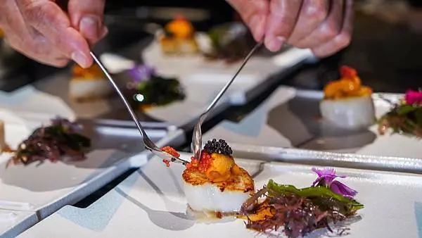 高雄-覓奇頂級預約制鐵板燒 環繞主廚用餐環境超氣派.長輩生日聚餐都額樂 轉載多肉動物