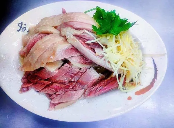 [台北小吃]士林劍潭站「阿英鵝肉專賣店」鵝肉軟嫩價格公道的鵝肉專賣店/小菜選擇多樣/吳郭魚滷肉飯也好好食/附菜單