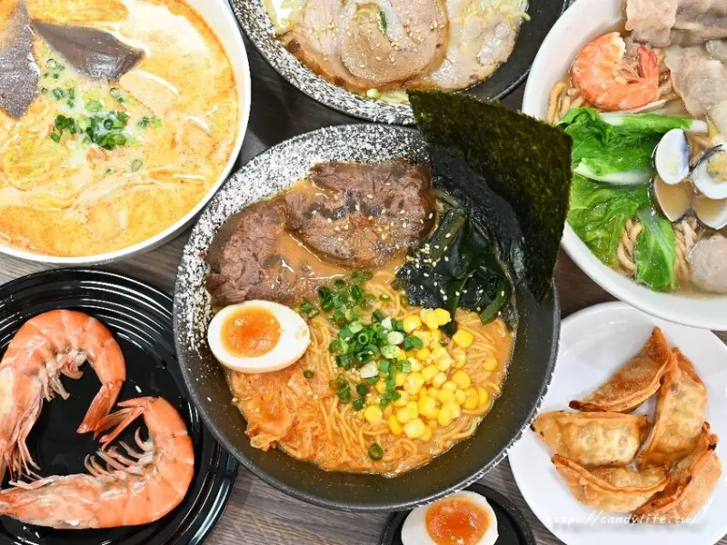 台中市霧峰區黑告食坊｜台中平價拉麵推薦，料多實在，最低150元起，還有新品牛腱拉麵，肉不僅大塊更是軟嫩入味