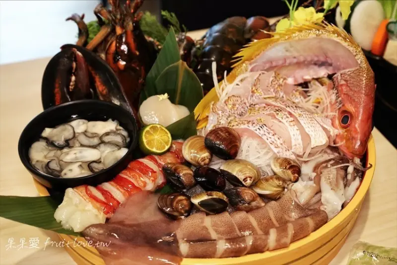 有生魚片蛋糕外，還有超浮誇的隱藏版火鍋、冰淇淋吃到飽