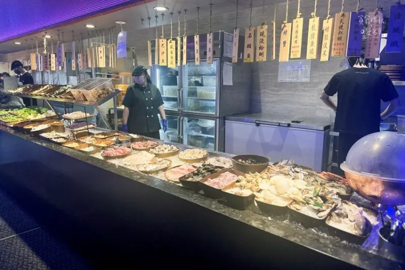 台中東區｜期間限定泰式料理、肉骨茶湯底、M9和牛吃到飽｜饗麻