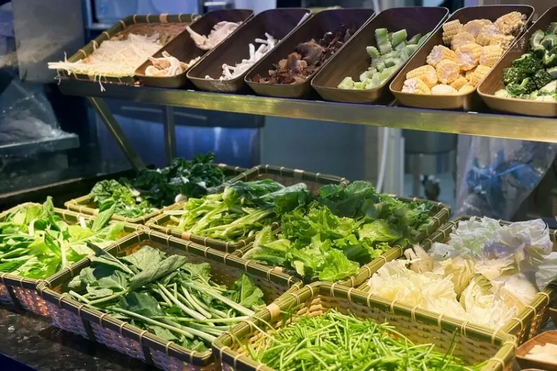 台中東區｜期間限定泰式料理、肉骨茶湯底、M9和牛吃到飽｜饗麻