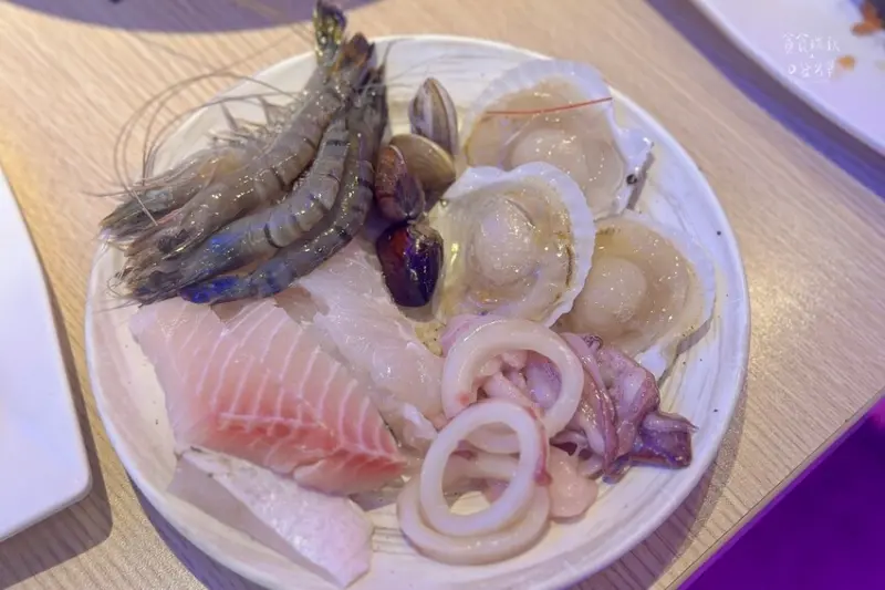 台中東區｜期間限定泰式料理、肉骨茶湯底、M9和牛吃到飽｜饗麻