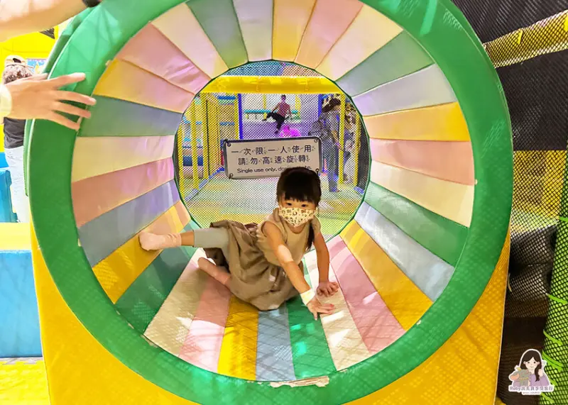 【土城親子館】PaPark爬爬客親子樂園-土城日月光店-彩虹