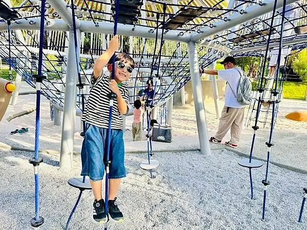 ★台中親子景點推薦★最新特色遊戲場『中央公園--飛行美樂地』