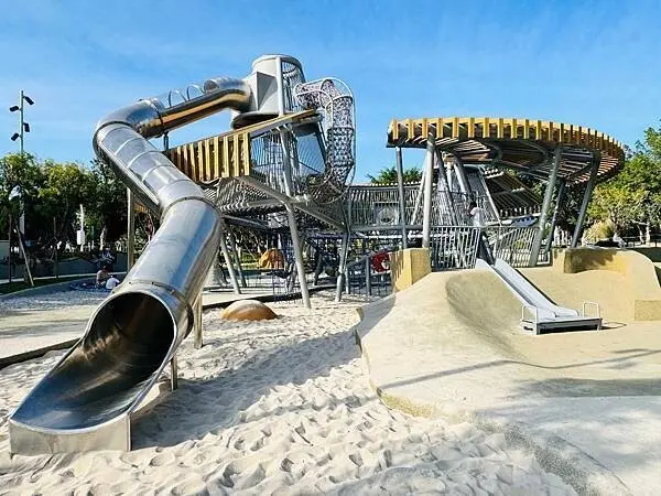 ★台中親子景點推薦★最新特色遊戲場『中央公園--飛行美樂地』