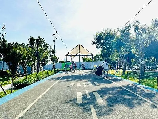 ★台中親子景點推薦★最新特色遊戲場『中央公園--飛行美樂地』