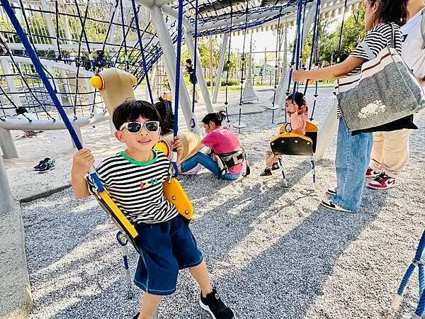 ★台中親子景點推薦★最新特色遊戲場『中央公園--飛行美樂地』