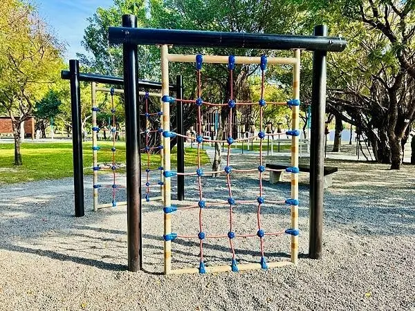 ★台中親子景點推薦★最新特色遊戲場『中央公園--飛行美樂地』