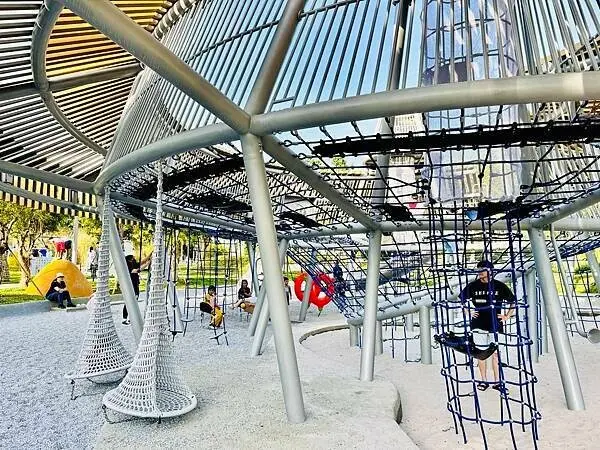 ★台中親子景點推薦★最新特色遊戲場『中央公園--飛行美樂地』