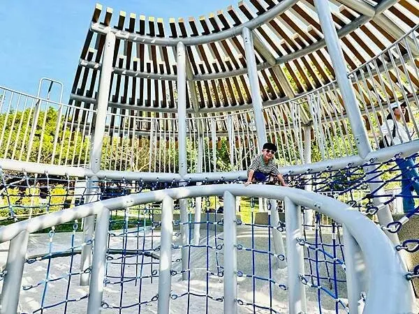 ★台中親子景點推薦★最新特色遊戲場『中央公園--飛行美樂地』