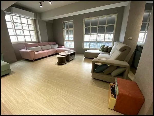 坐又銘沙發評價/台中沙發推薦/台中床墊試躺推薦/台中家居店門