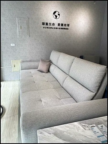 坐又銘沙發評價/台中沙發推薦/台中床墊試躺推薦/台中家居店門
