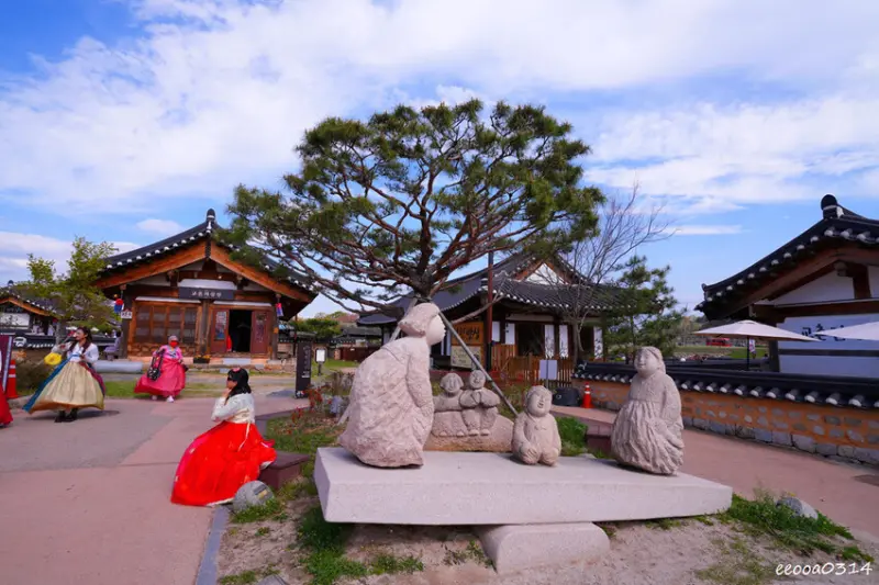釜山旅遊「校村崔氏古宅」， 韓屋造型星巴克大陵苑店、順遊瞻星