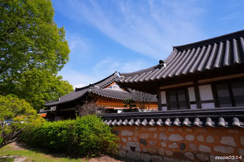 釜山旅遊「校村崔氏古宅」， 韓屋造型星巴克大陵苑店、順遊瞻星