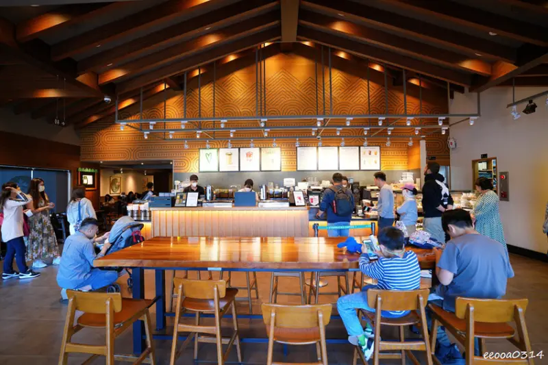 釜山旅遊「校村崔氏古宅」， 韓屋造型星巴克大陵苑店、順遊瞻星