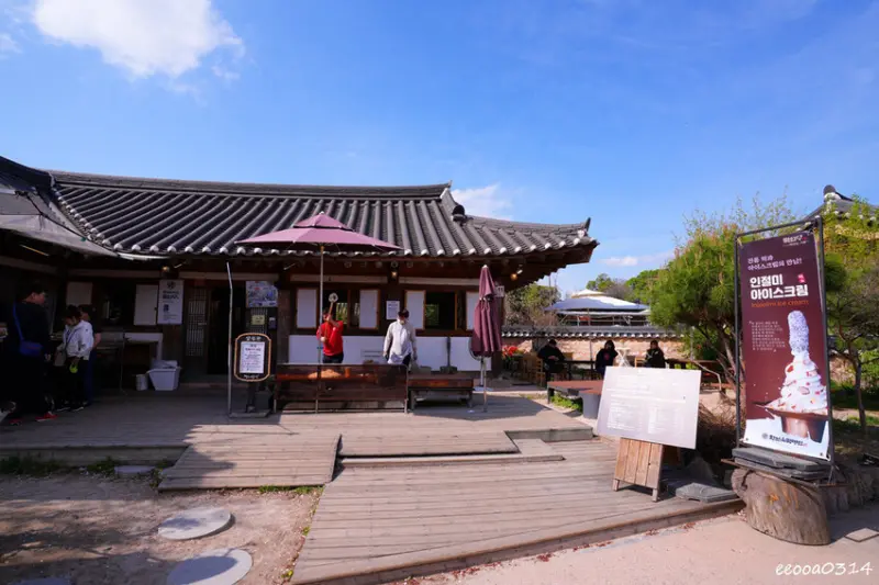 釜山旅遊「校村崔氏古宅」， 韓屋造型星巴克大陵苑店、順遊瞻星