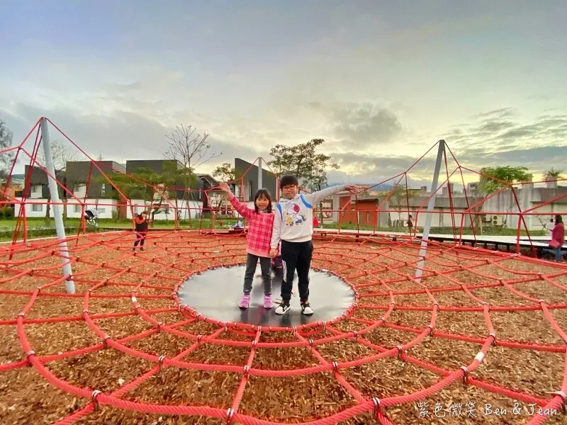 ▲宜蘭冬山親子景點免費玩：冬山鄉政公園，立體攀爬網 /紫色微笑 提供、WalkerLand窩客島整理