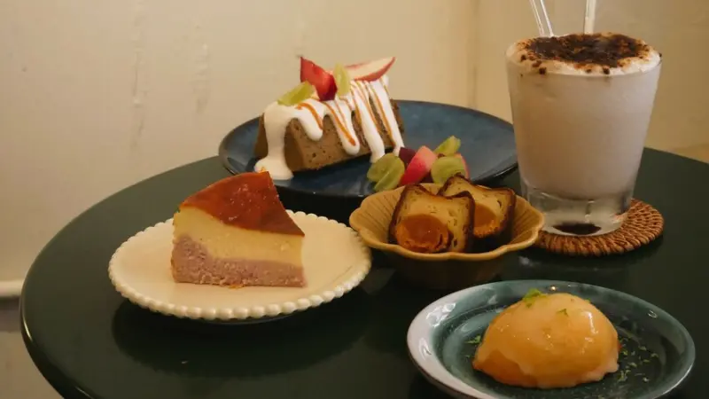 光粼 Shine Bright-巨城附近的不限時老宅咖啡廳，五~日營業至深夜，提供咖啡/茶飲/甜點(ﾉ◕ヮ◕)ﾉ*:･ﾟ✧