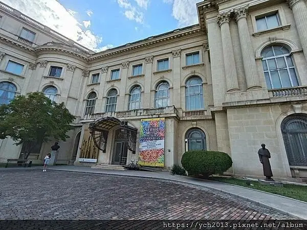 羅馬尼亞雅典娜神廟音樂廳與國立羅馬尼亞藝術博物館周邊