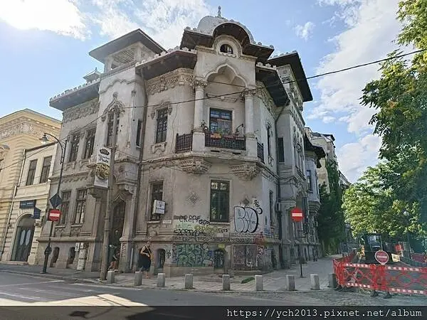 羅馬尼亞雅典娜神廟音樂廳與國立羅馬尼亞藝術博物館周邊