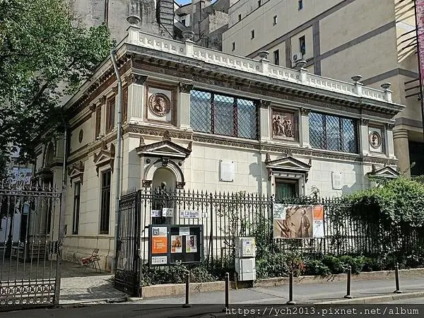 羅馬尼亞雅典娜神廟音樂廳與國立羅馬尼亞藝術博物館周邊