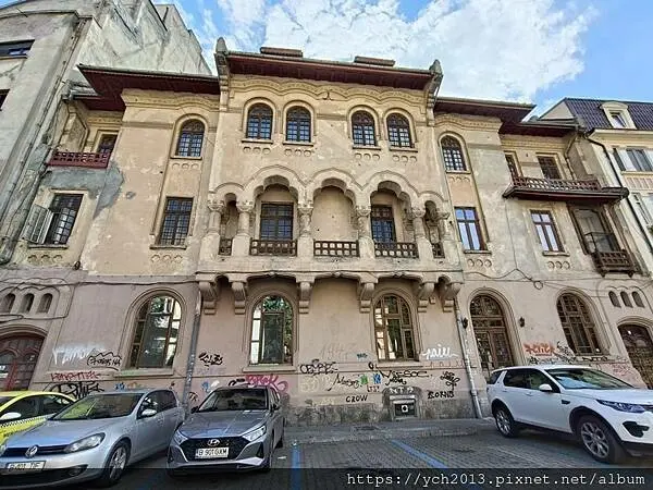 羅馬尼亞雅典娜神廟音樂廳與國立羅馬尼亞藝術博物館周邊