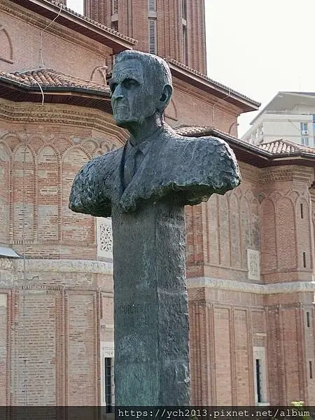 羅馬尼亞雅典娜神廟音樂廳與國立羅馬尼亞藝術博物館周邊