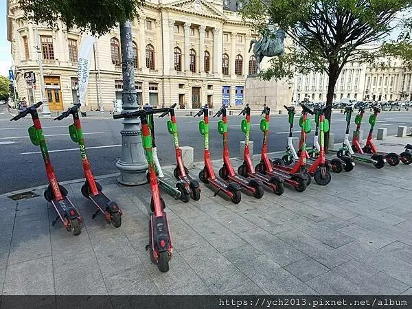 羅馬尼亞雅典娜神廟音樂廳與國立羅馬尼亞藝術博物館周邊