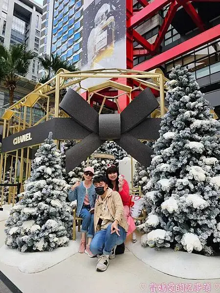 台北信義區．BELLAVITA寶麗廣場 / 新光三越聖誕樹