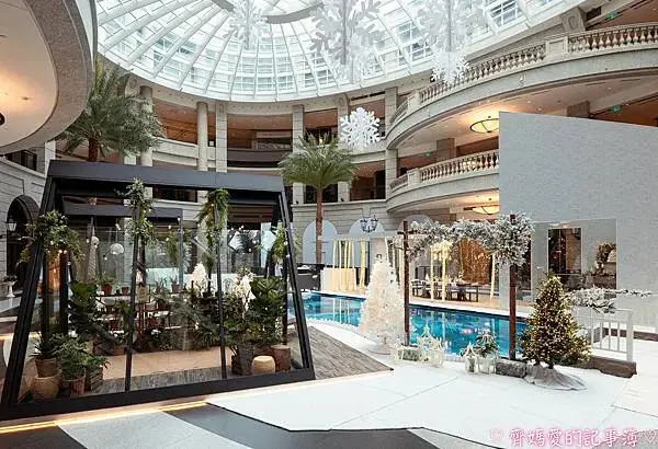 台北信義區．BELLAVITA寶麗廣場 / 新光三越聖誕樹