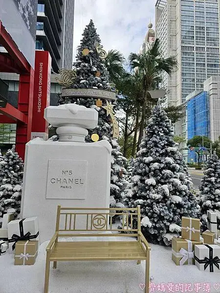 台北信義區．BELLAVITA寶麗廣場 / 新光三越聖誕樹