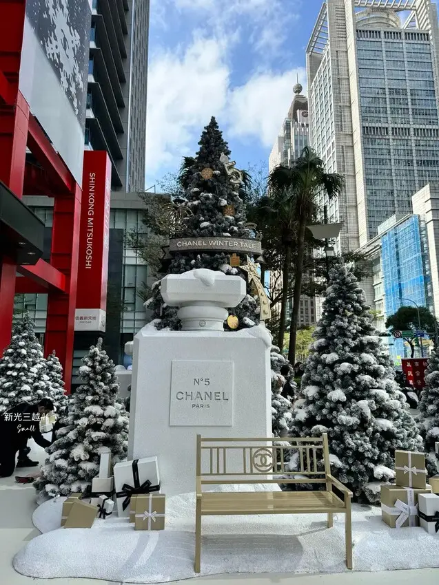 台北信義區必拍《香奈兒雪白聖誕幻境》夢幻場景就在新光三越A8