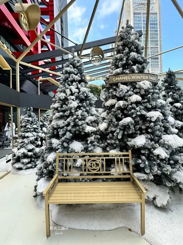 台北信義區必拍《香奈兒雪白聖誕幻境》夢幻場景就在新光三越A8