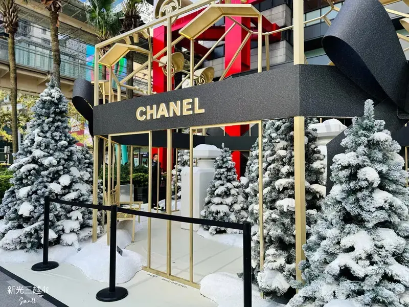 台北信義區必拍《香奈兒雪白聖誕幻境》夢幻場景就在新光三越A8