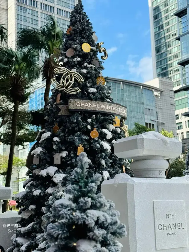 台北信義區必拍《香奈兒雪白聖誕幻境》夢幻場景就在新光三越A8