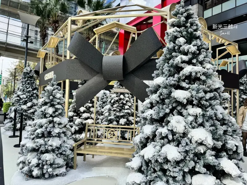 台北信義區必拍《香奈兒雪白聖誕幻境》夢幻場景就在新光三越A8