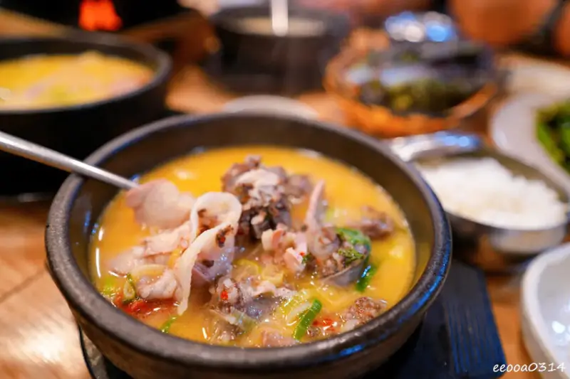韓國釜山夜市美食「富平罐頭市場」，南浦洞密陽血腸豬肉湯飯，釜