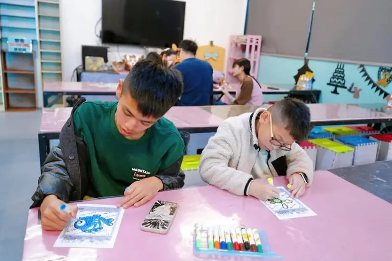 台中親子景點「約客&厚禮 築夢手創館」，粉紅芭比廣場、冰雪奇