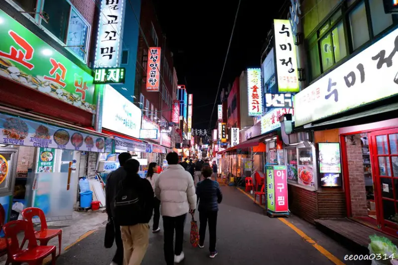 韓國釜山夜市美食「富平罐頭市場」，南浦洞密陽血腸豬肉湯飯，釜