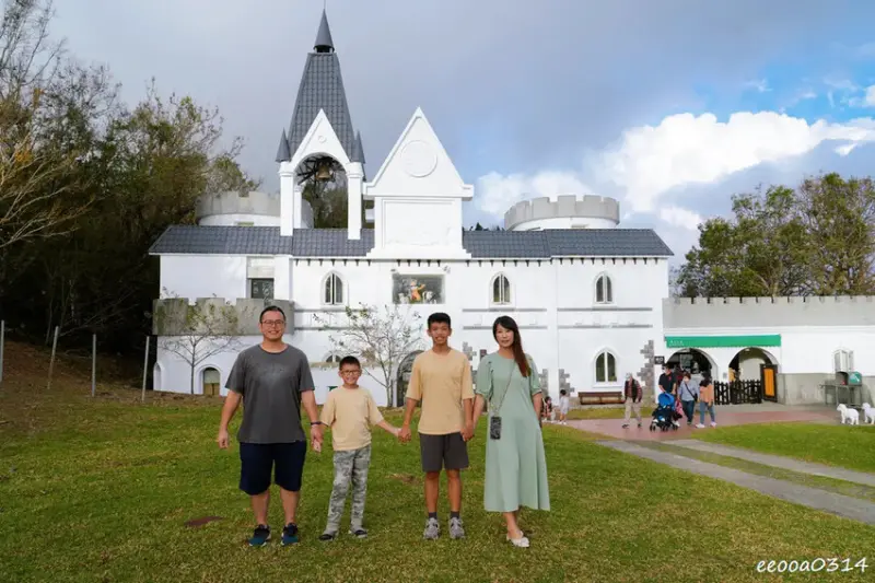 南投旅遊「清境農場」，青青草原綿羊秀時間、門票資訊，親近與餵