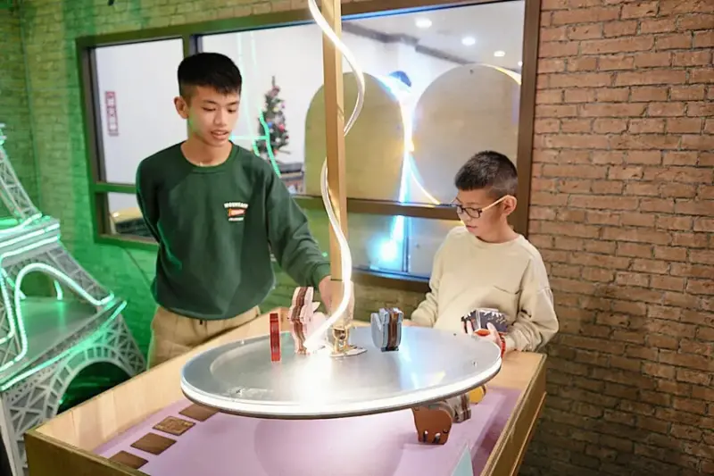 台中親子景點「約客&厚禮 築夢手創館」，粉紅芭比廣場、冰雪奇