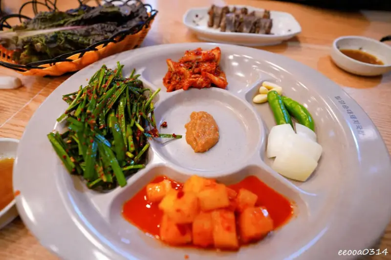 韓國釜山夜市美食「富平罐頭市場」，南浦洞密陽血腸豬肉湯飯，釜