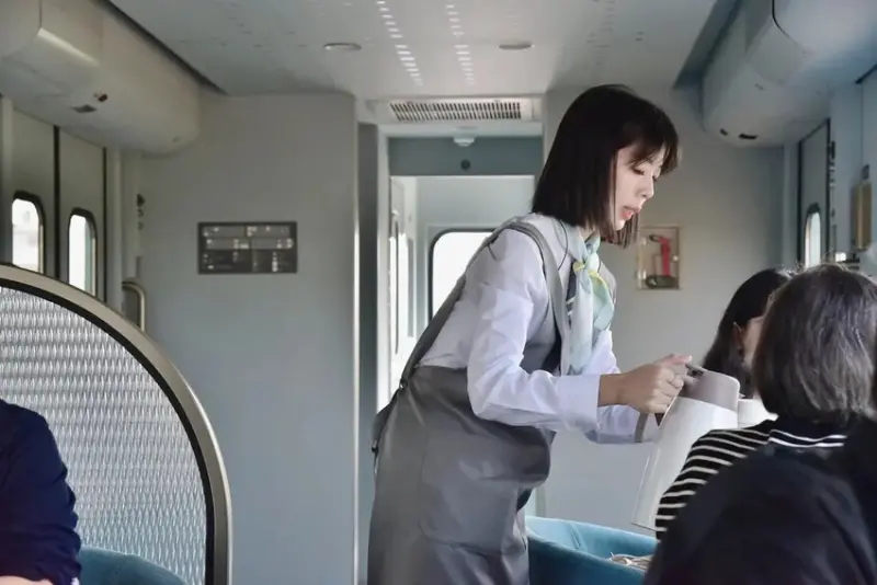 海風號開箱｜全台首輛甜點觀光列車 雄獅旅遊獨家販售