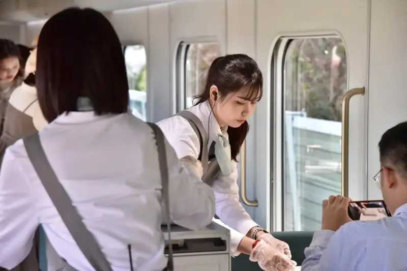 海風號開箱｜全台首輛甜點觀光列車 雄獅旅遊獨家販售