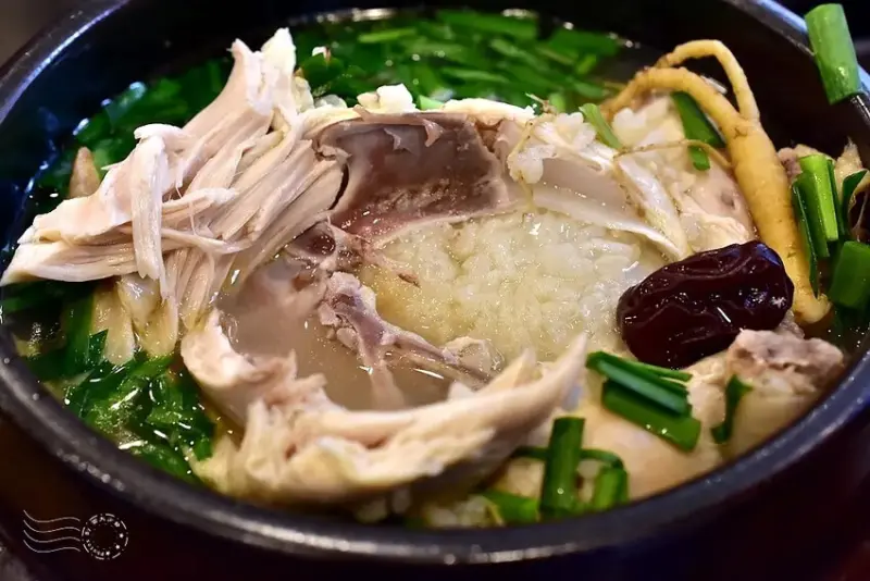 【大宅人蔘雞湯】
