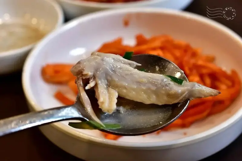 【大宅人蔘雞湯】